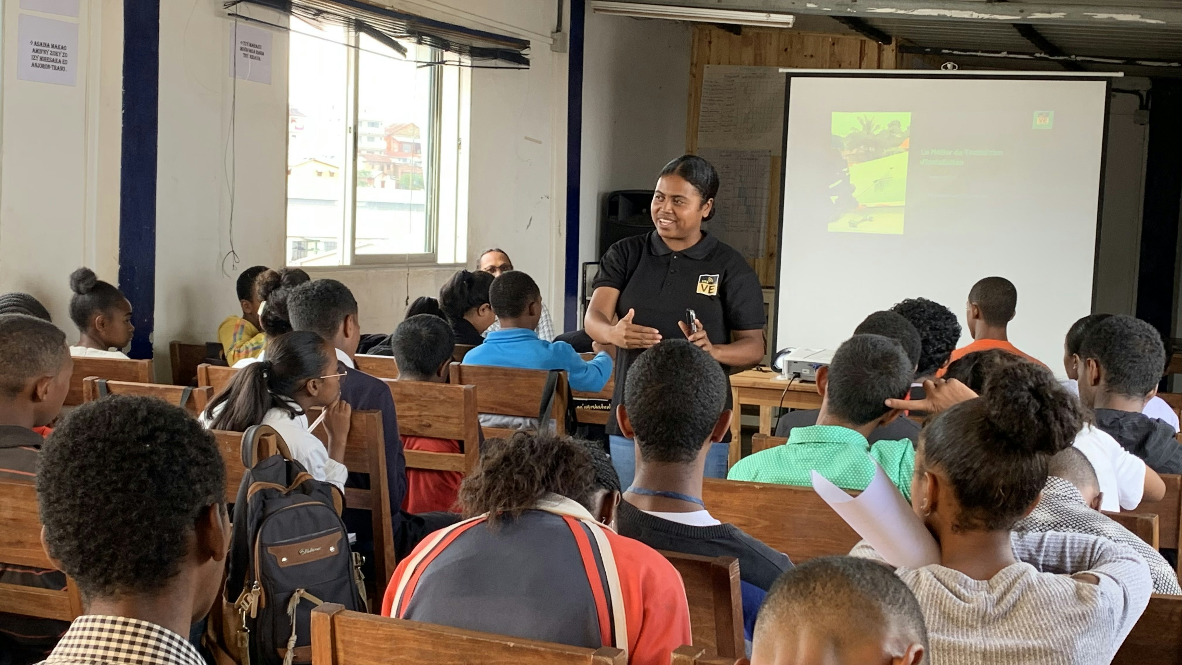 Career talk on renewable energy in Madagascar ©Graines de Bitume